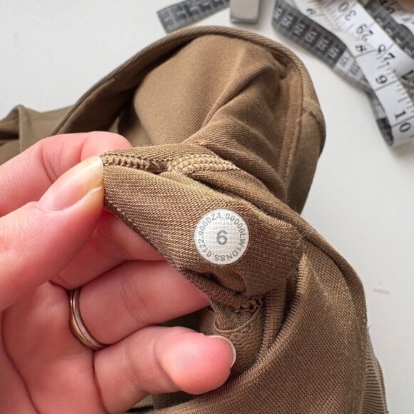 Lululemon Slim-Fit Above-Knee Dress Artifact Tan Size 6 - Picture 8 of 8